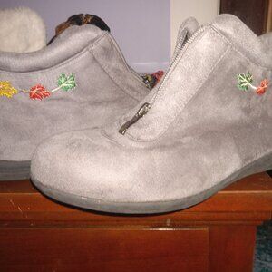Gray suede leaf embroidery boots